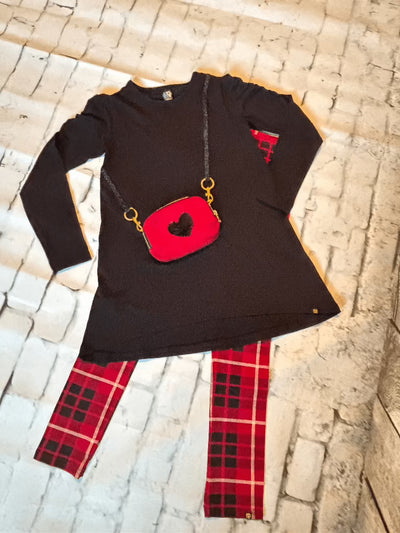 Black Tunic attached pocket purse and leggings outfit