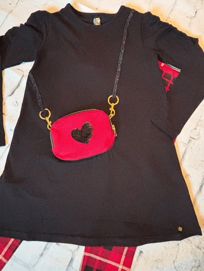 Black_Tunic_attached_pocket_purse - outfit