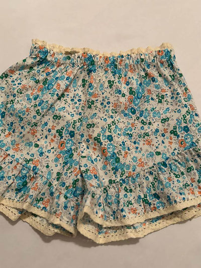 Liv Shorts Blue Floral  - closeup